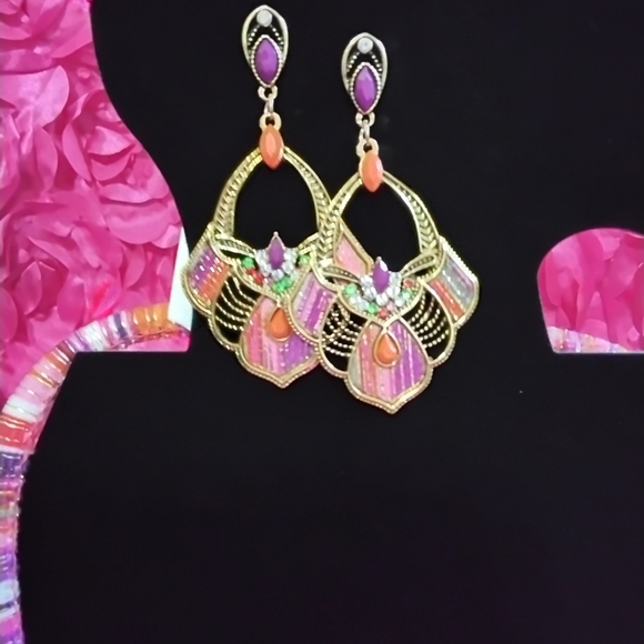 Statement Necklace Set - Picture 3 of 3